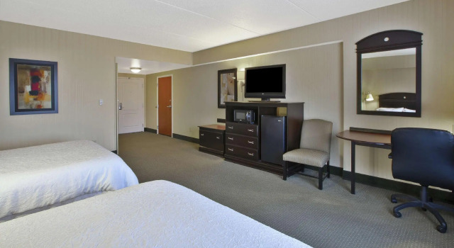 Четырёхместный номер Standard Hampton Inn & Suites Plattsburgh