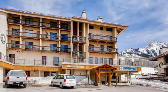 1 Br + Loft With Mountain Views 1 Bedroom Condo - No Cleaning Fee! by RedAwning, Забронировать Отель Крестед-Бьютт Crested Butte Mountain, рядом с Горнолыжный курорт Crested Butte