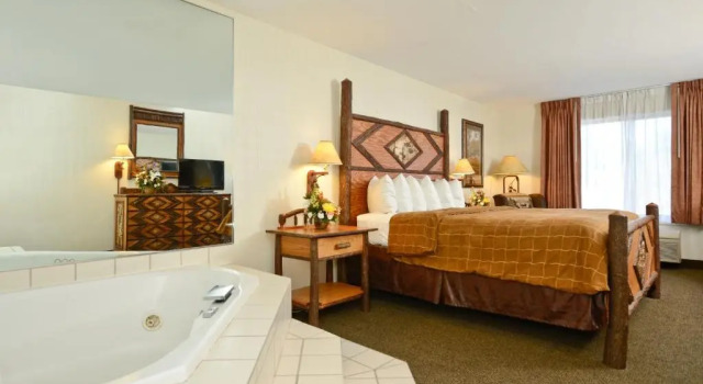 Номер Standard Clubhouse Inn