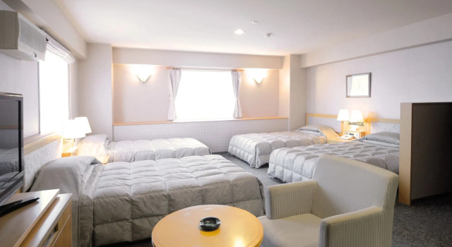 Четырёхместный номер Deluxe Hotel New Chikou