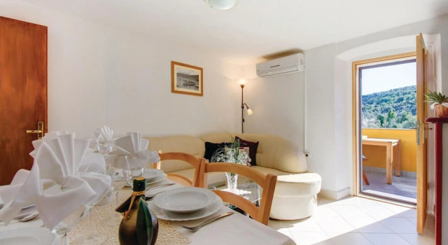 Awesome Apartment in Valun With 1 Bedrooms, Buchen Sie Ferienwohnung Apartments in Valun, Ferienwohnung
