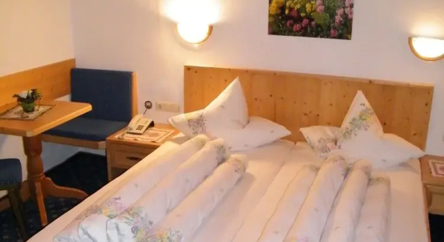 Двухместный номер Standard с балконом и с видом на горы Hotel Garni Schönblick
