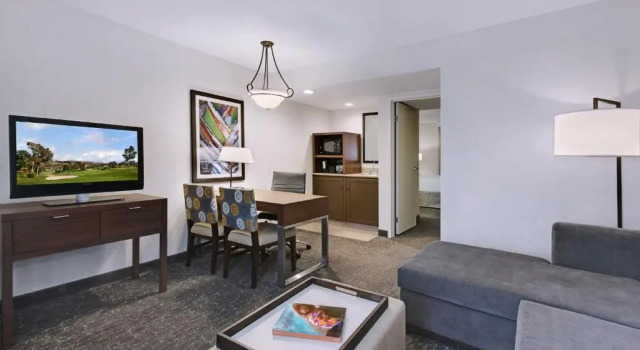 Номер Standard Embassy Suites by Hilton Palm Desert
