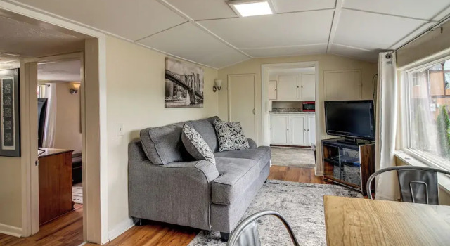 Walk to Mingus Park: Quaint Escape w/ Private Yard, Prenota Casa vacanze Coos Bay 