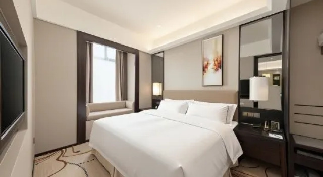 Двухместный люкс Business с балконом Royal Suites & Tower