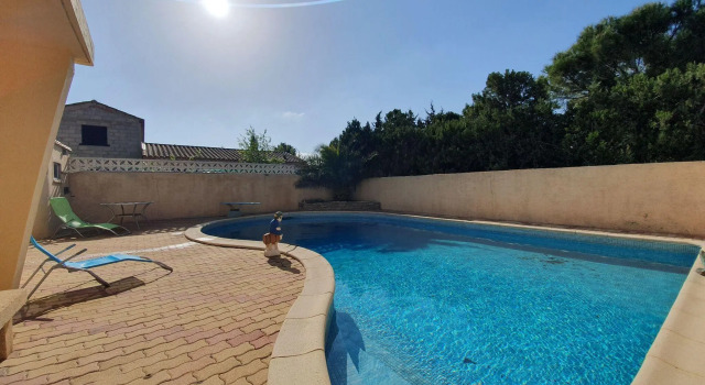 Majestic Holiday Home in Olonzac with Private Pool, Réserver Hôtel Olonzac Canal du Midi