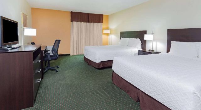 Четырёхместный номер Superior Travelodge by Wyndham Bracebridge