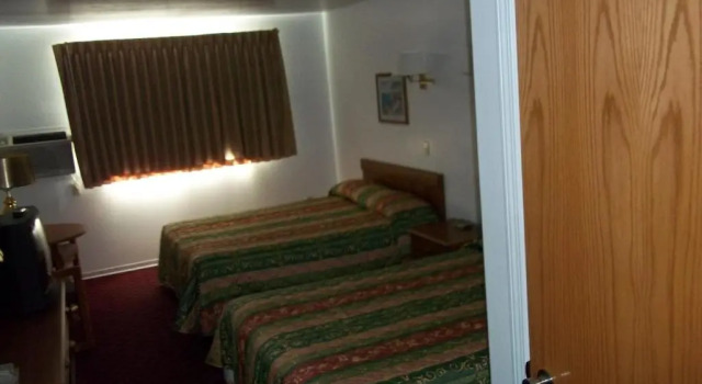 Четырёхместный номер Standard River Valley Inn