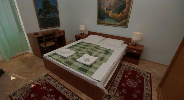 LaRos Apartments