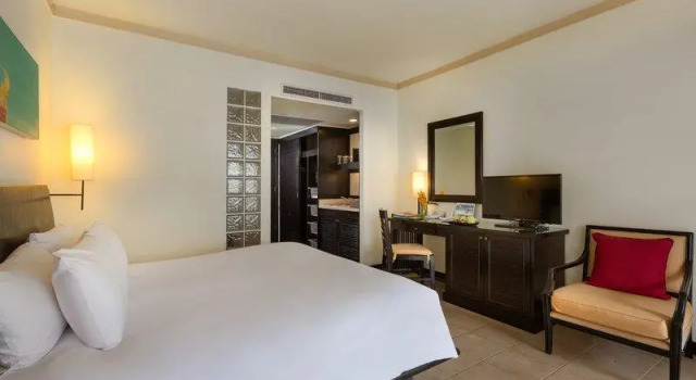 Двухместный люкс Premium c 1 комнатой с видом на сад Centara Kata Resort Phuket