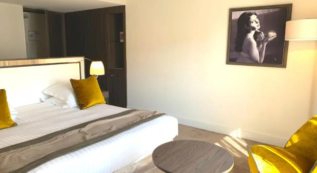 Полулюкс с видом на сад Hôtel Le Canberra
