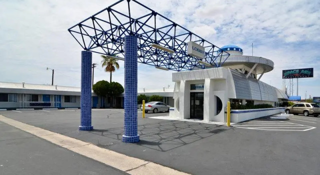 Кровать в общем номере Best Western Space Age Lodge