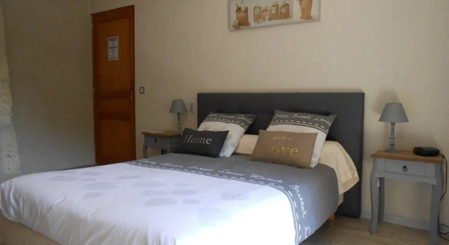 Les Roulottes du Sud Ouest, Rezerwuj Hotel Hotele w Saint-Salvy z basenem, Basen