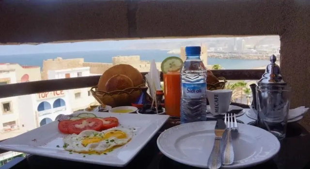 Трёхместный номер Standard с балконом и с видом на море Hôtel Riad Asfi