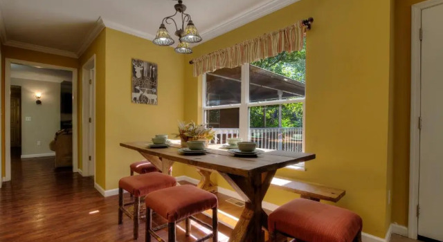 5Bedrooms*4KING BEDS*OUTSTANDING LOCATION*HotTub*