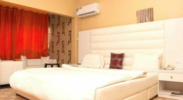 Люкс Classic с балконом Westbro hotel and suites