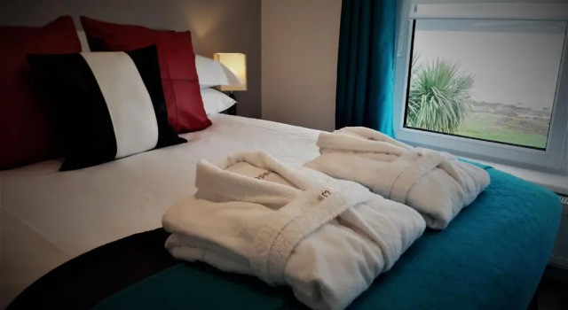 Cadillac Kustomz Hotel Breakfast Included, Buchen Sie Pension Rothesay Bute