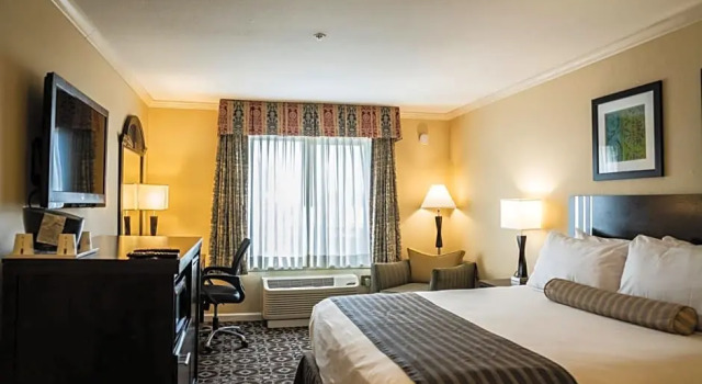 Двухместный люкс Days Inn by Wyndham Concord