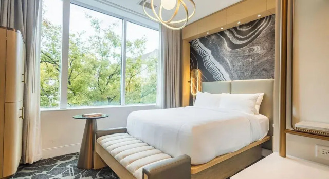POSH on Kirkwood, A Boutique Hotel, Забронировать Бутик-отель Отели Блумингтон с завтраком, рядом с Cook Family Health Center, Завтраки