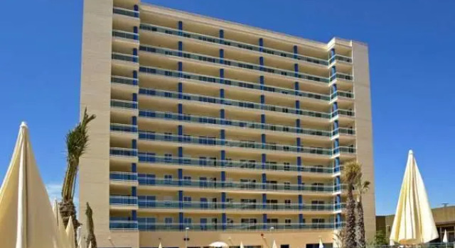 Кровать в общем номере с 2 комнатами Apartamentos Europa House Sun Beach