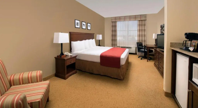 Номер для гостей с ограниченными возможностями Country Inn & Suites by Radisson, Humble IAH East