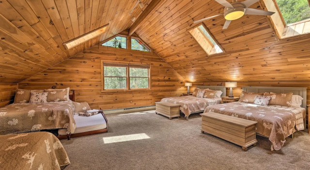 Коттедж Luxe Riverfront Lodge: Group Wine and Ski Retreats