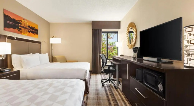 Четырёхместный номер Standard Holiday Inn Washington-Dulles International Airport by IHG