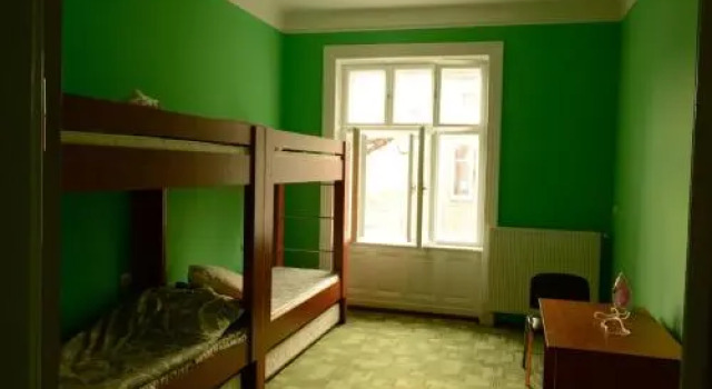 Kava Hostel, Забронировать Хостел Отели Львова с парковкой, рядом с Львовская галерея Зелена канапа, Парковка