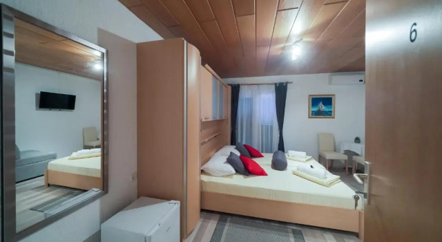 Lanterna Rooms, Book Hotel Turanj Zadar County