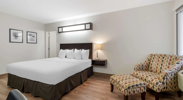 Двухместный люкс Villa Inn & Suites - SureStay Collection by Best Western