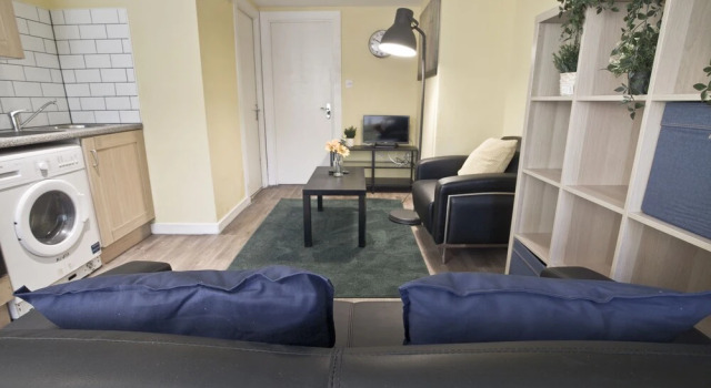 Short Stay Bristol - Church Apartment, Varaa Huoneisto Asunnot kohteessa Merseyside, Huoneisto
