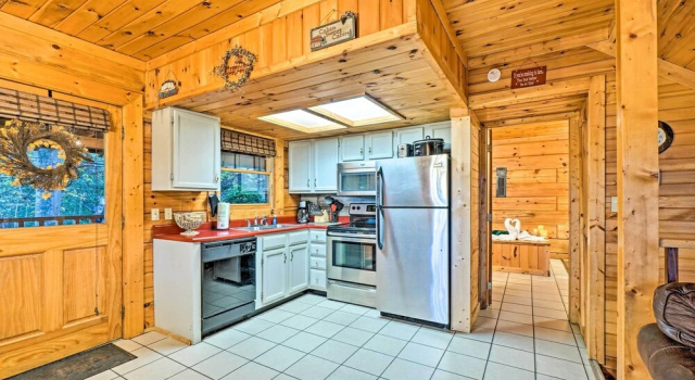 Коттедж Smokies Cabin w/ Hot Tub! Group Adventure Base