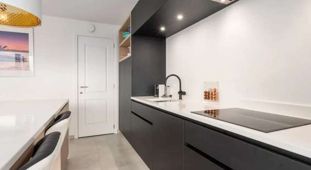 Stylish Apartment Near the Center, Rezerwuj Apartament Hotele w Bruksela z parkingiem, Parking