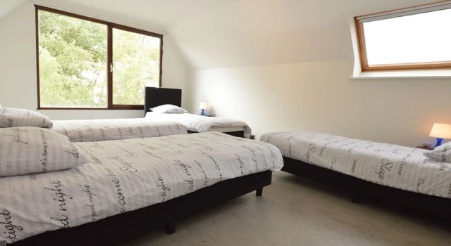 Villa in Heusden With Balcony, Terrace & Garden, Varaa Villa Hotellit Brussels pysäköinnillä, Pysäköinti