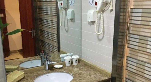 Семейный номер Standard GreenTree Inn JiangSu YanCheng JianHu ShangGang Bus Station Freeway 204 Express Hotel
