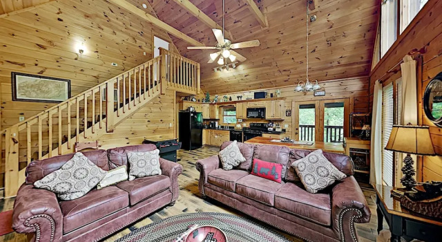The Bear Essentials Getaway W/ Hot Tub 3 Bedroom Cabin