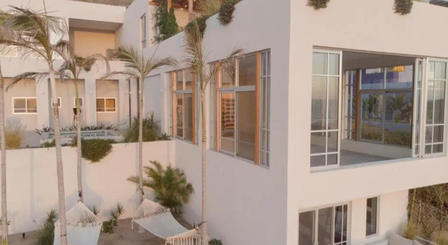 Topia Retreat - Surf Suite Sur