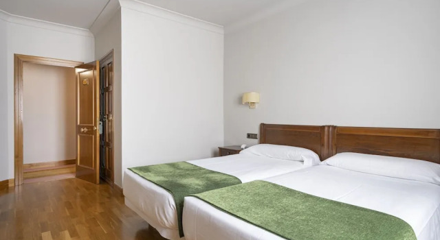 Четырёхместный номер Premium Hotel Hernán Cortés