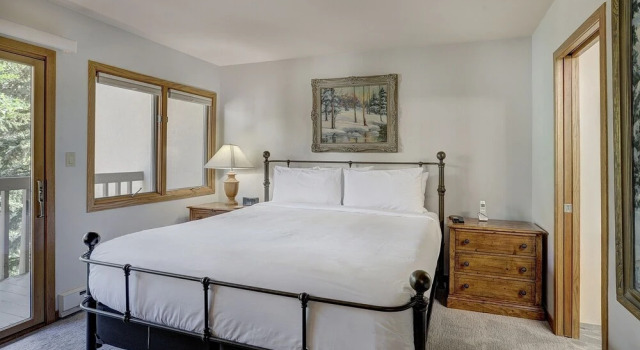 Newly Remodeled Spacious 1 Bedroom 1 Condo by RedAwning