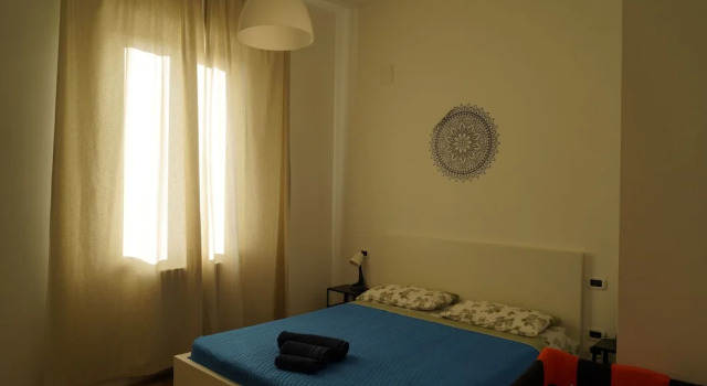 Cleo Viola, Rezervovat Hotel Ancona 