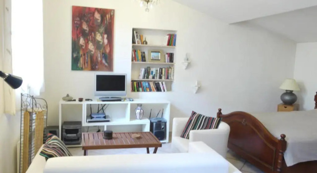 Studio 6 - a Quiet And Spacious Studio Flat in the Old Town, Забронировать Апартаменты/квартира Ницца Приморские Альпы, рядом с Набережная Соединенных Штатов