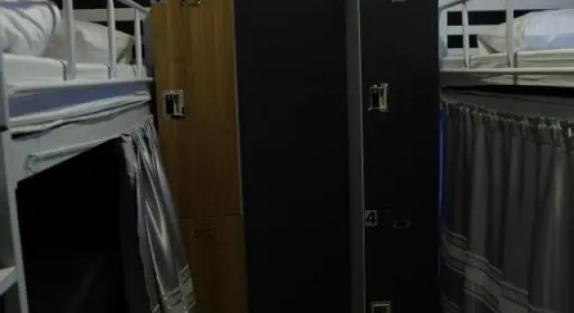 Кровать в общем номере (мужской номер) Mahannop Hostel