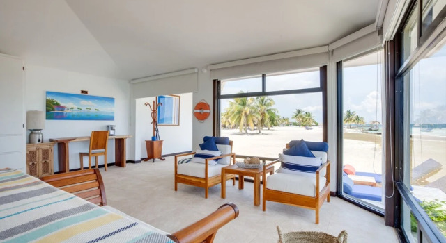 Кровать в общем номере рядом с пляжем Royal Belize