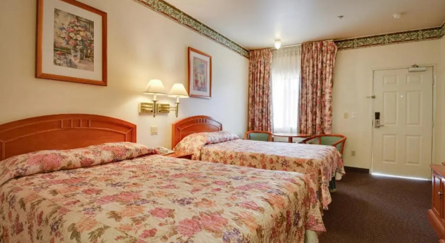 Четырёхместный номер Standard Vagabond Inn Hacienda Heights