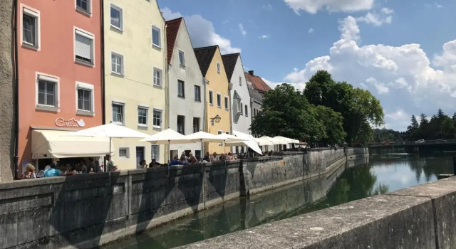 Апартаменты Moderne Ferienwohnung direkt in Landsberg am Lech