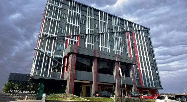 New Hollywood Hotel