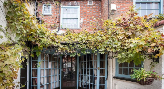 Bacon Arms by Marston's Inns, Book Pension Newbury Berkshire