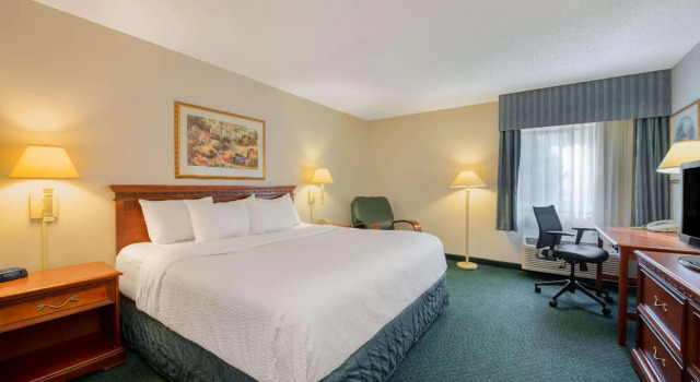 Номер Deluxe La Quinta Inn by Wyndham Cleveland Independence