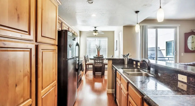 Номер Deluxe Condo Near Convention Center Sleeps 9