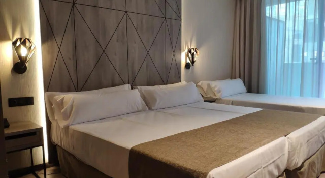Трёхместный номер Superior с видом на город Hotel Bristol 4 Sup